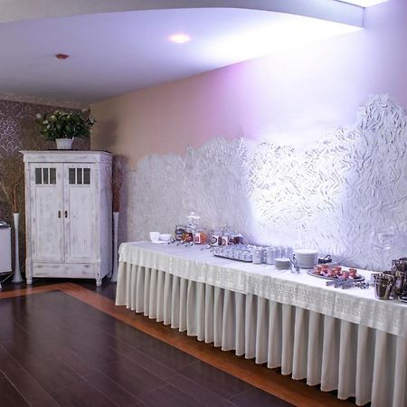 First Hotel 트체프 외부 사진