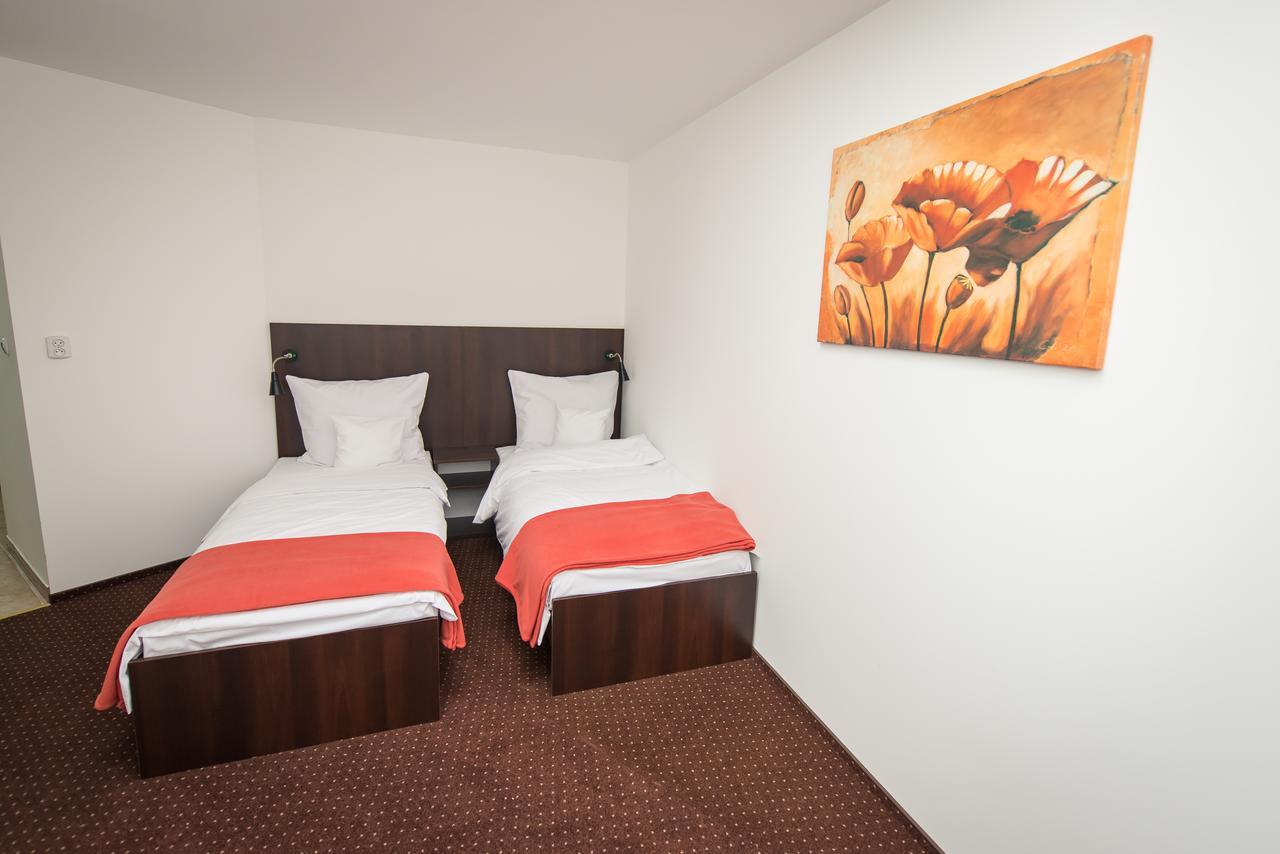 First Hotel 트체프 외부 사진