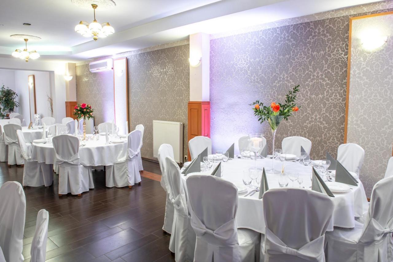 First Hotel 트체프 외부 사진
