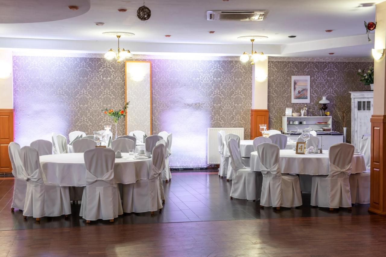 First Hotel 트체프 외부 사진