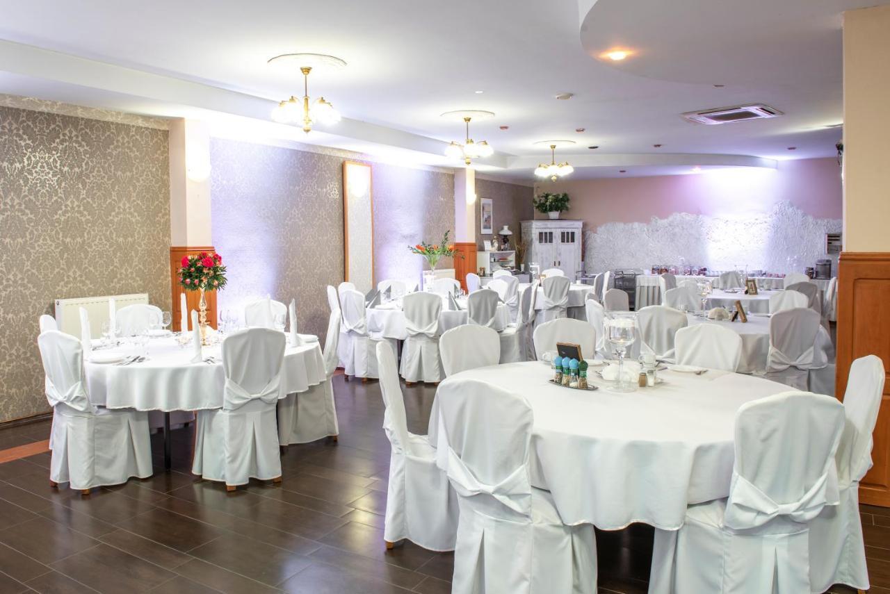 First Hotel 트체프 외부 사진